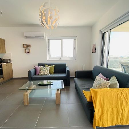 Silver Line 1-Bedroom Apartment In Larnaca Exterior photo
