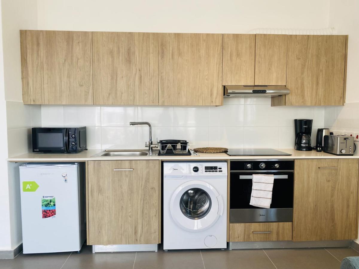 Silver Line 1-Bedroom Apartment In Larnaca Exterior photo